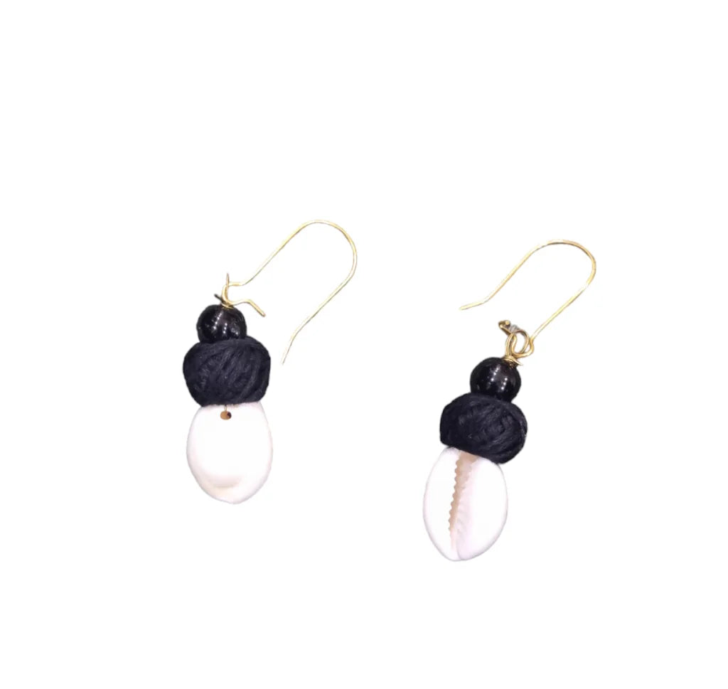 Conch and Ghunghru Necklace and Earring – Black